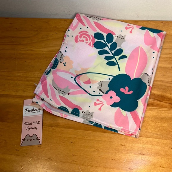 Pusheen mini wall tapestry - Picture 1 of 5